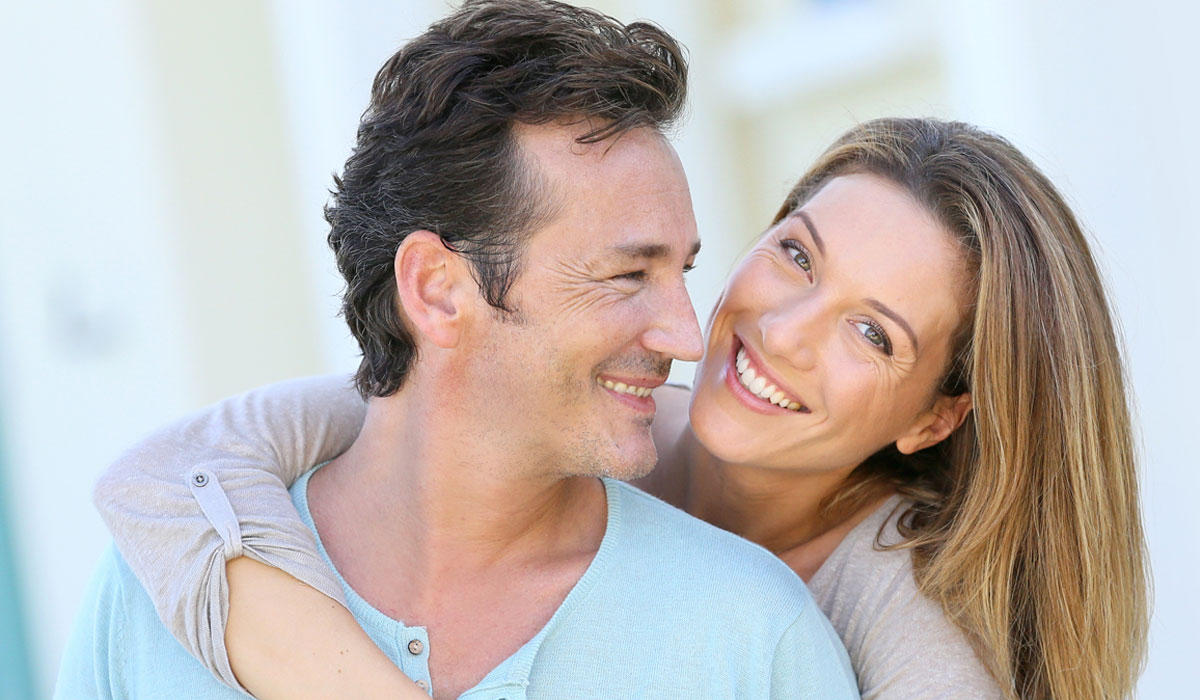 The Difference Between Dental Implants vs Veneers