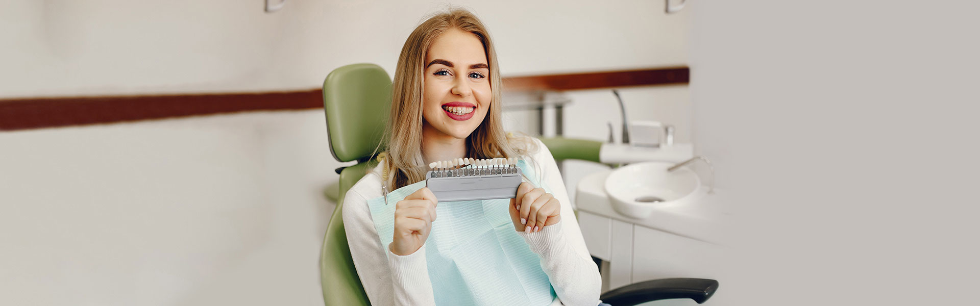 Porcelain Veneers vs. Composite Veneers: Which Is Right For You?